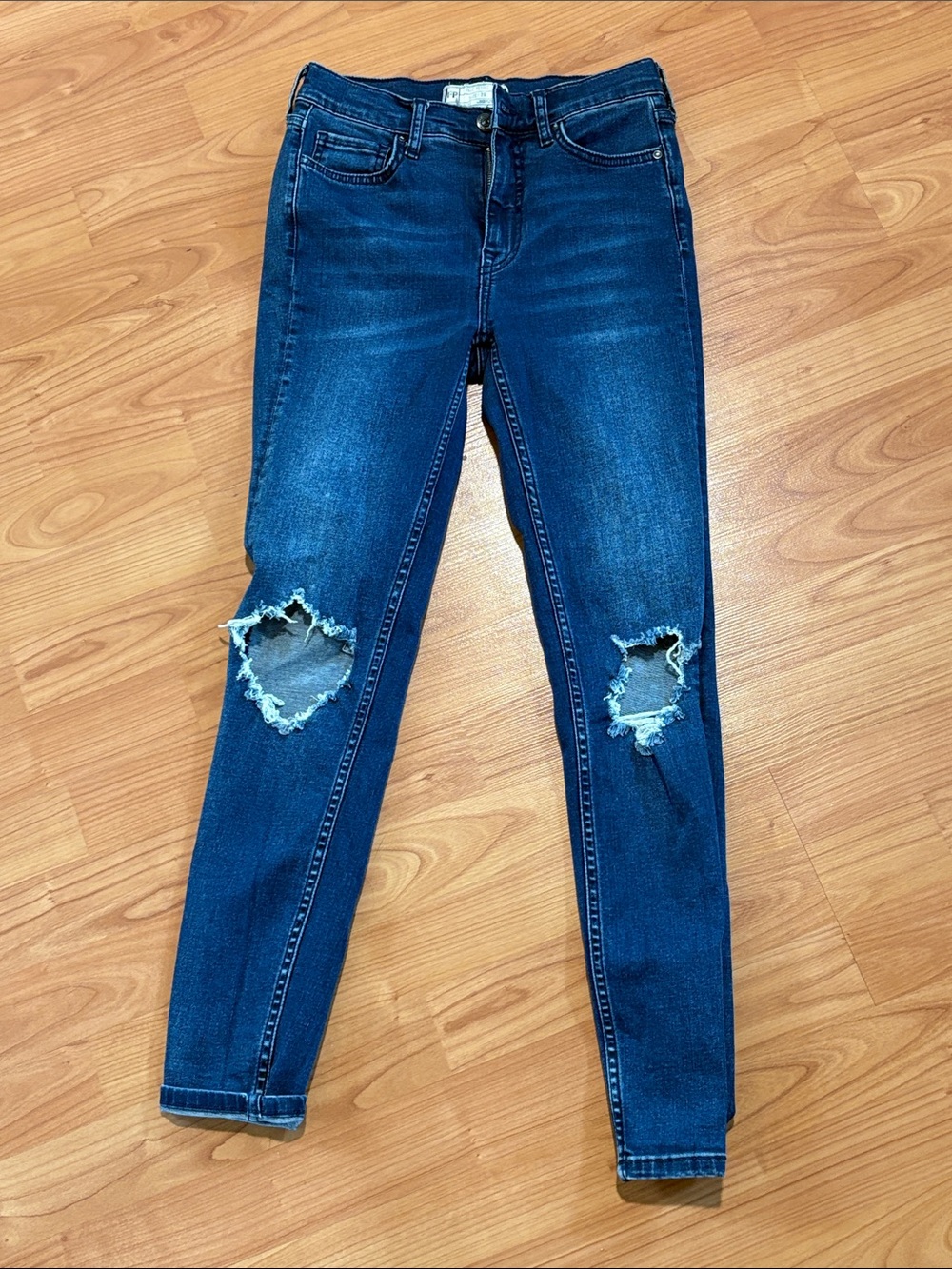 Free People Dark Blue Distressed Skinny Jeans sz 26